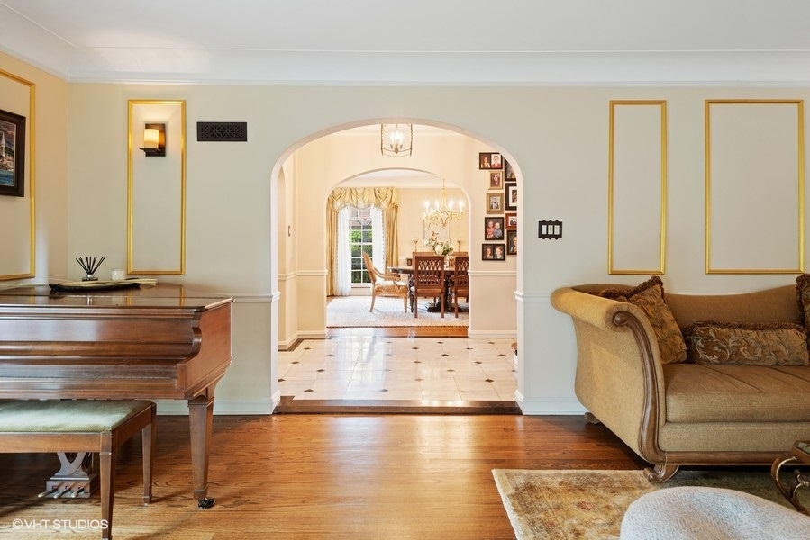 6157 North Kilpatrick Avenue Chicago, IL 60646 - Photo 7 of 40