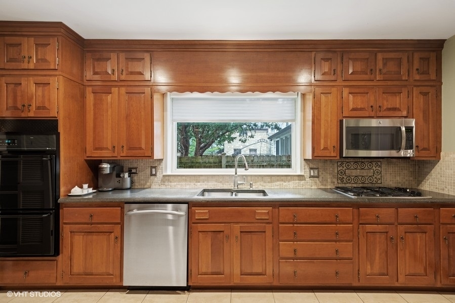 6157 North Kilpatrick Avenue Chicago, IL 60646 - Photo 9 of 40