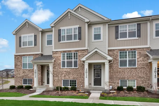$3,375 | 30-w136 Wheeler Circle, Warrenville, IL 60563
