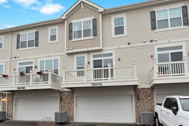 $3,375 | 30-w136 Wheeler Circle, Warrenville, IL 60563