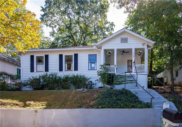 a view of a house with a yard
