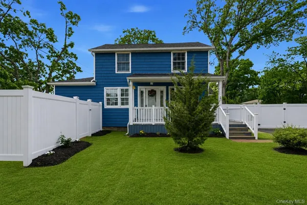$759,000 | 2 Taft Avenue, Islip, NY 11751
