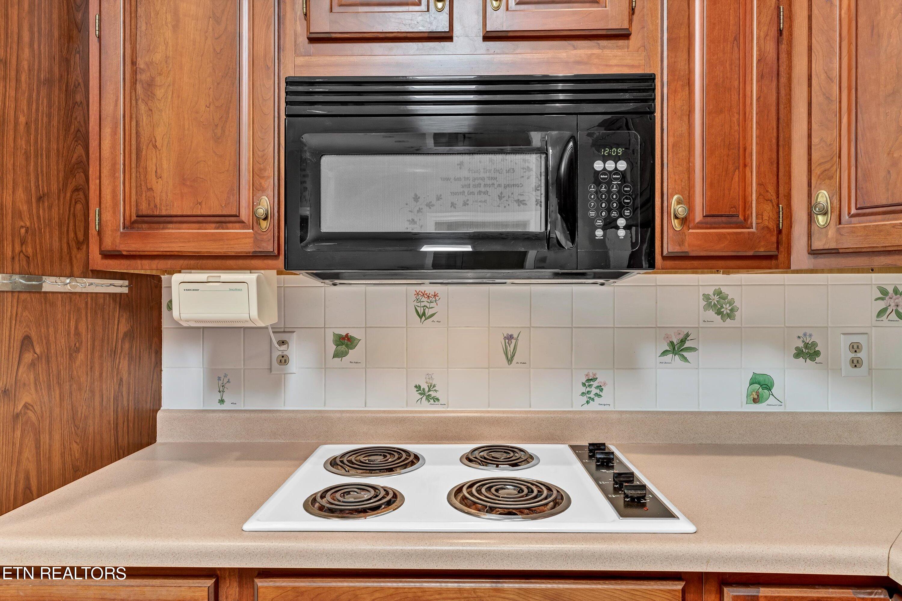 2020 Lyons Ridge Road Knoxville, TN 37919 - Photo 10 of 47 13-2020 Lyons Ridge Rd-13