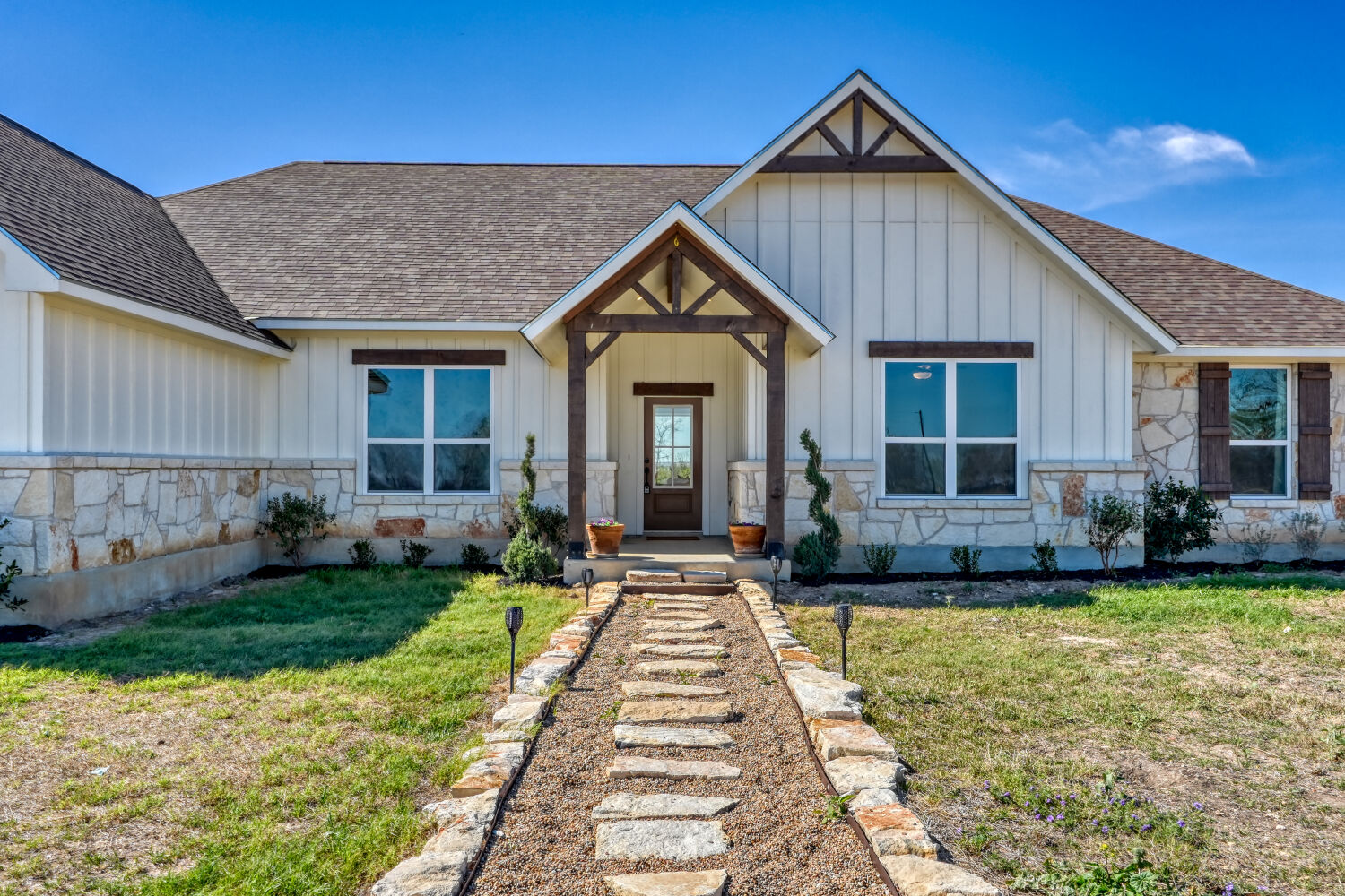 Private 10+ acre estate just minutes from San Marcos.