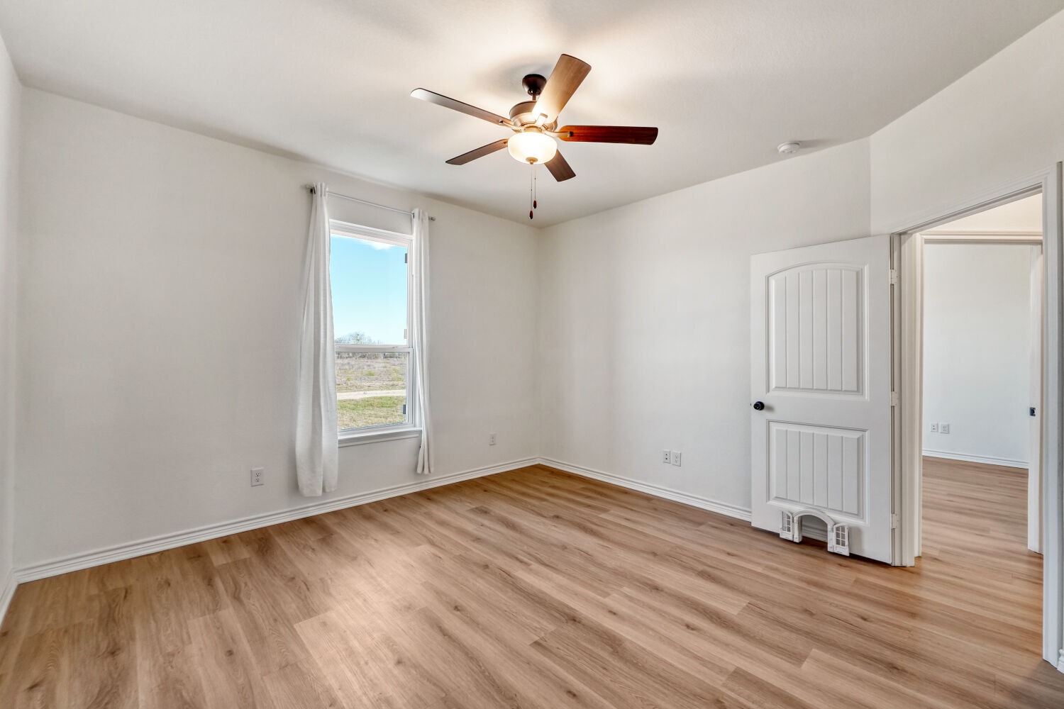 1642 Scull Road San Marcos, TX 78666 - Photo 20 of 31 Additional bedroom offering flexibility for a variety of uses.