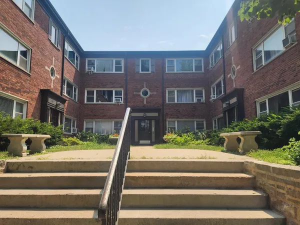 $2,400 | 1318 Central Street, Unit 1N, Evanston, IL 60201