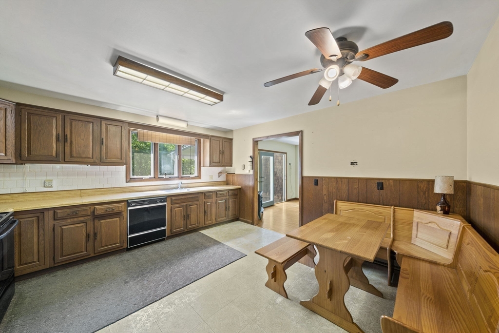 770 Shore Road Bourne, MA 02559 - Photo 5 of 37