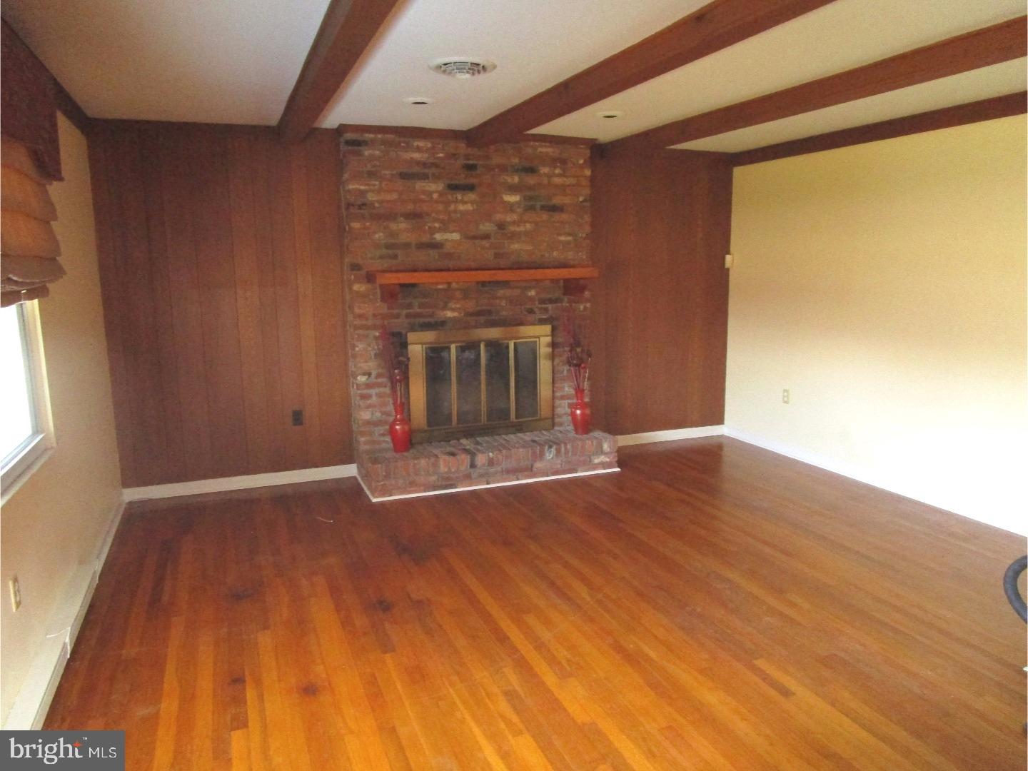 6134 West Denneys Road Dover, DE 19901 - Photo 9 of 19 Living Room
