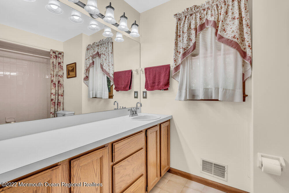 2 Abbey Road Jackson, NJ 08527 - Photo 20 of 37 049_dsc08250