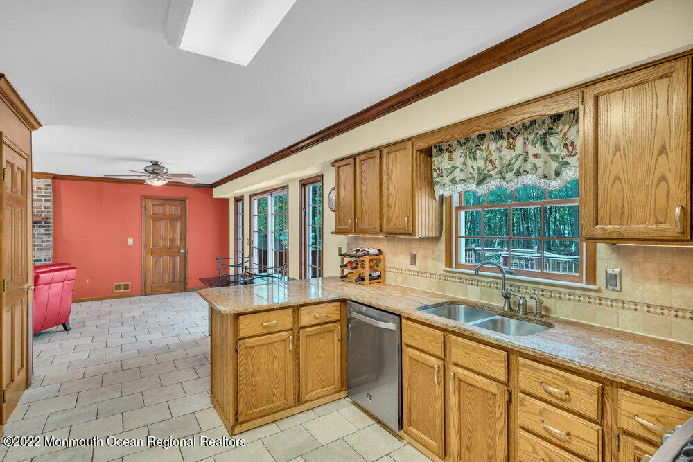 2 Abbey Road Jackson, NJ 08527 - Photo 8 of 37 027_dsc08430