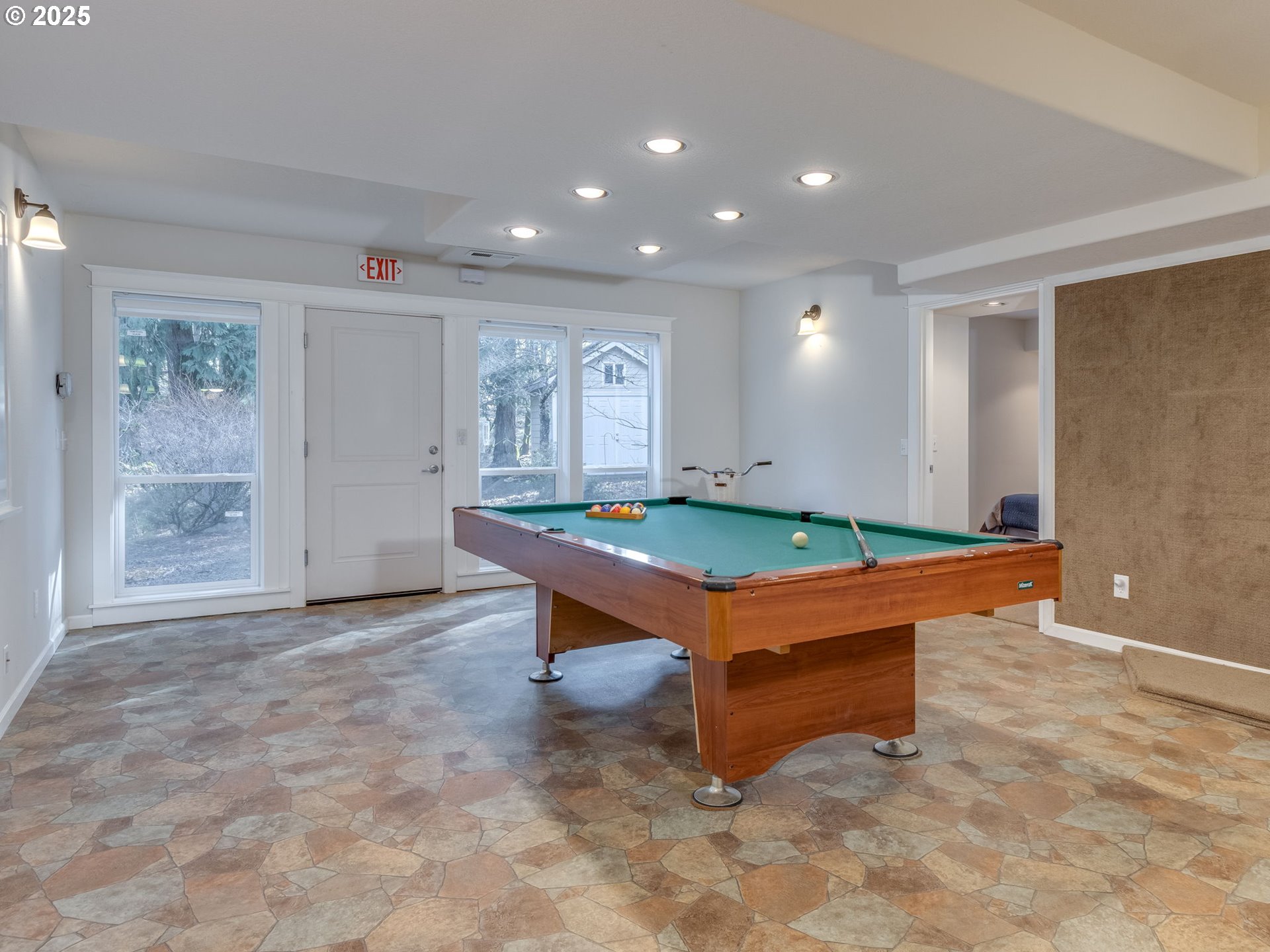19820 Southwest Gassner Road Beaverton, OR 97007 - Photo 25 of 33 Recreation Room