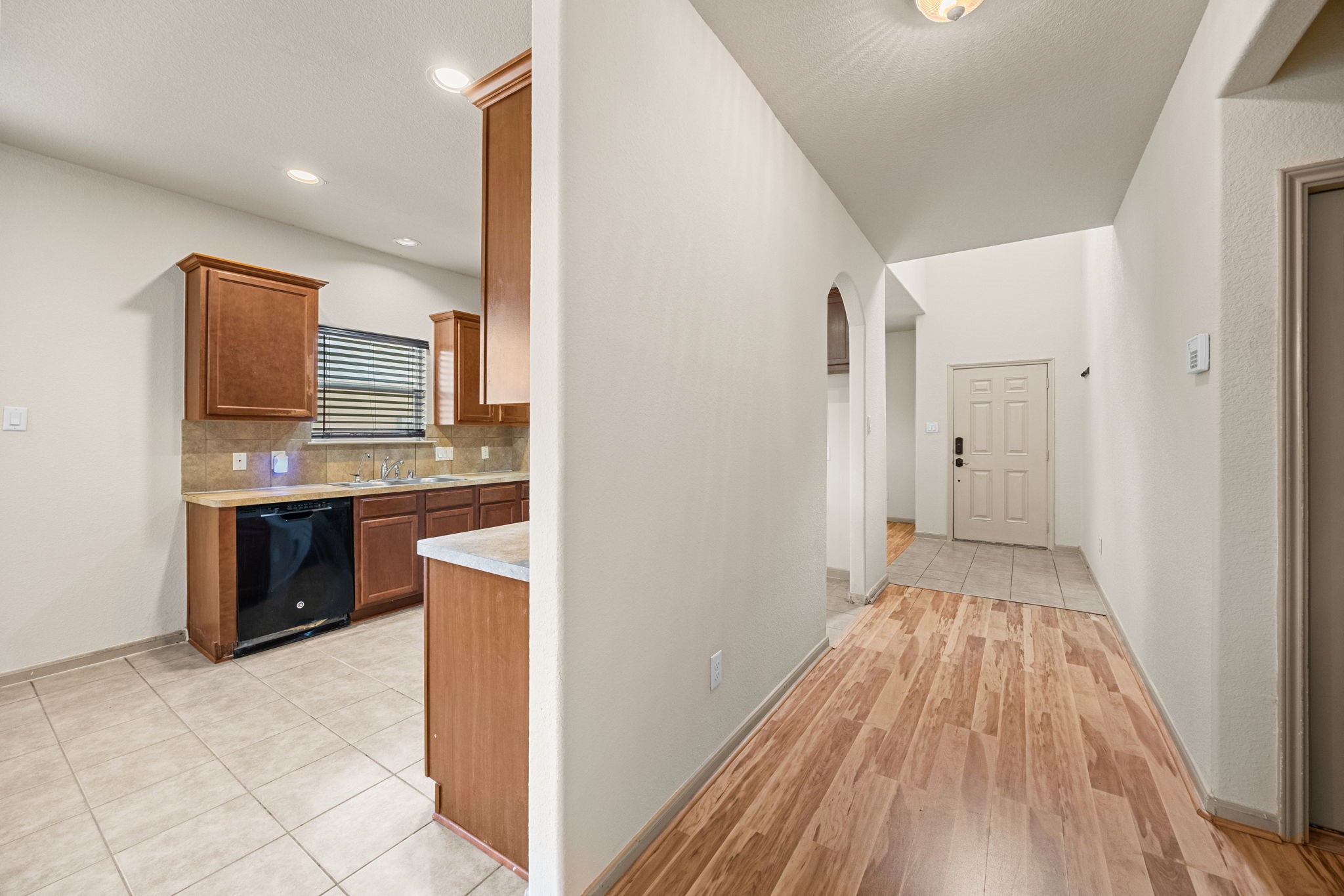 3606 Canvasback Lane Houston, TX 77047 - Photo 10 of 29 Welcoming entry with soaring ceilings, durable wood-look flooring, and easy access to the open-concept living spaces.