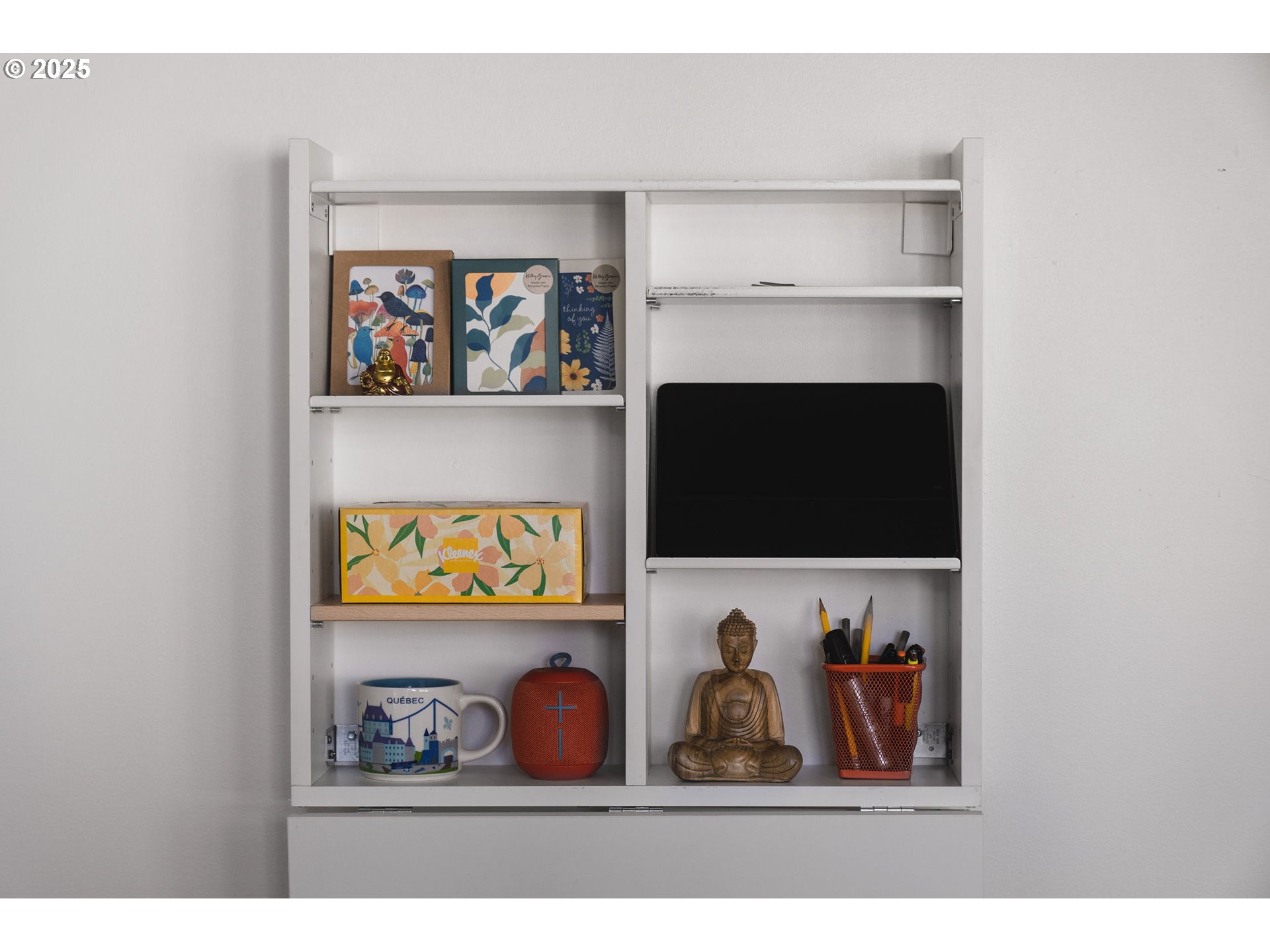 900 Northeast 81st Avenue, Unit 111 Portland, OR 97213 - Photo 11 of 25 a view of painting on the wall