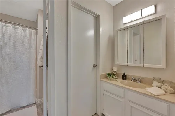 $2,450 | 1907 Glencove Drive, Seabrook, TX 77586