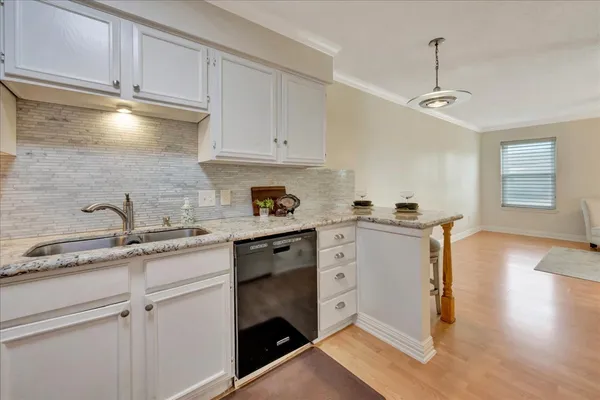$2,450 | 1907 Glencove Drive, Seabrook, TX 77586