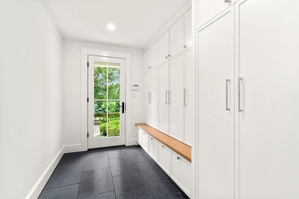 25 Cliff Road Weston, MA 02493 - Photo 12 of 37