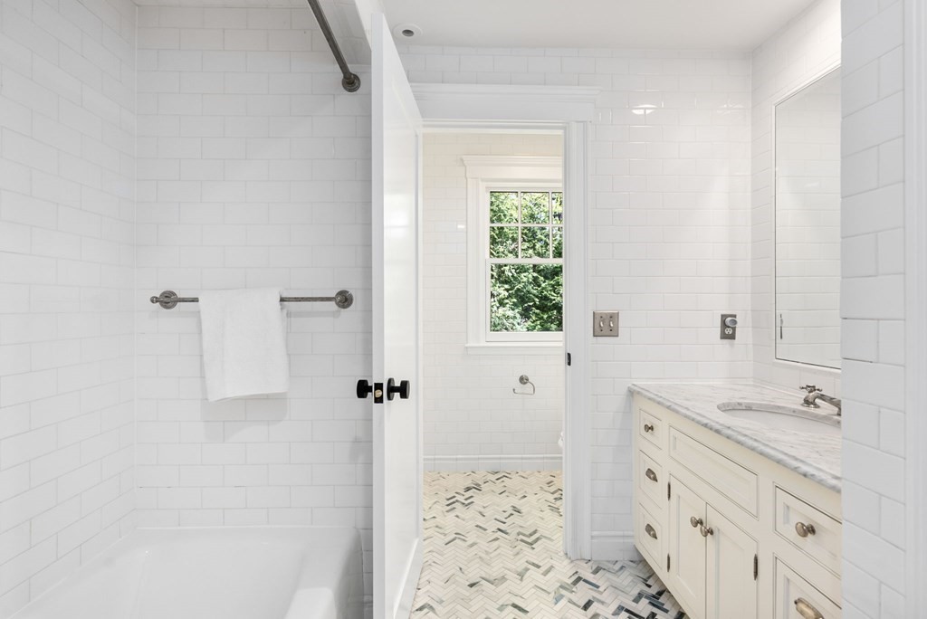 25 Cliff Road Weston, MA 02493 - Photo 27 of 37