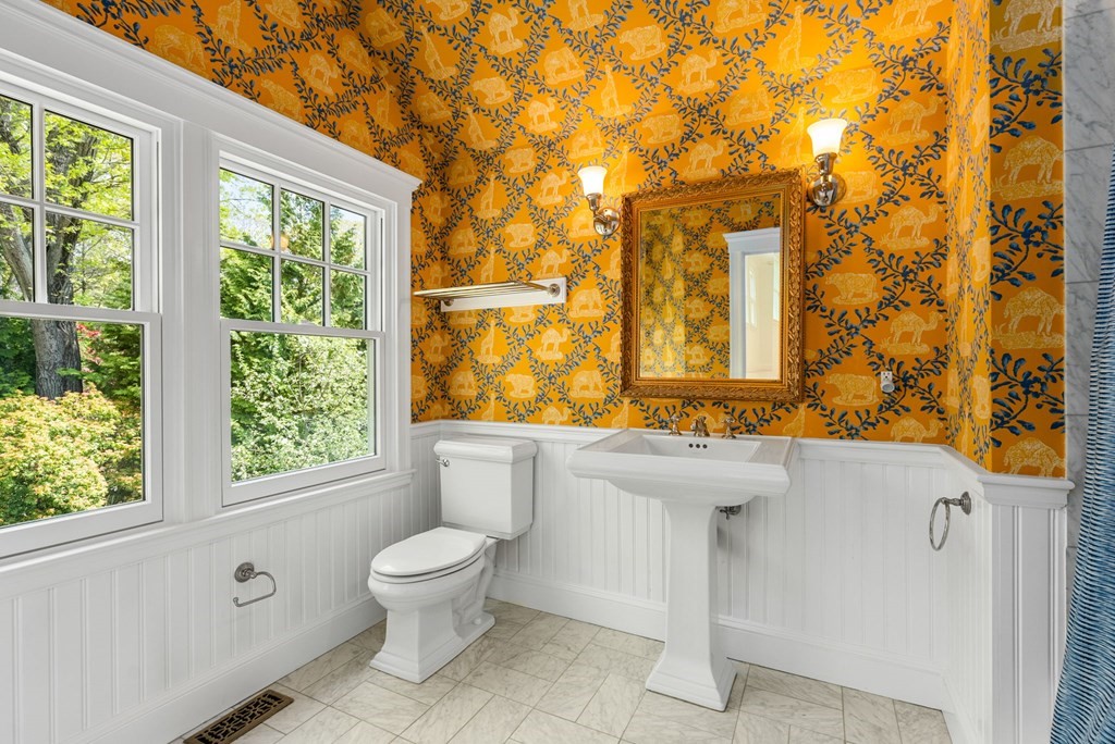 25 Cliff Road Weston, MA 02493 - Photo 29 of 37