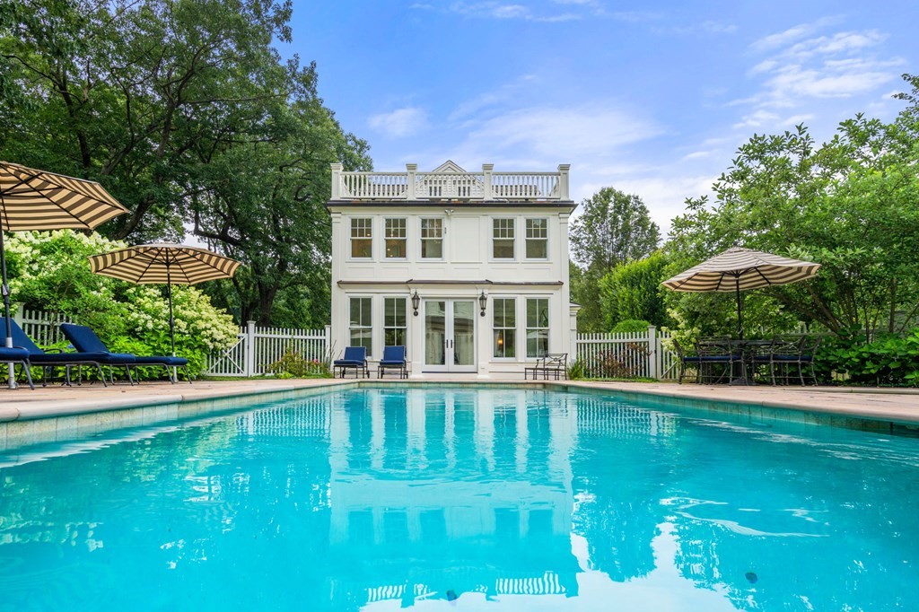 25 Cliff Road Weston, MA 02493 - Photo 4 of 37