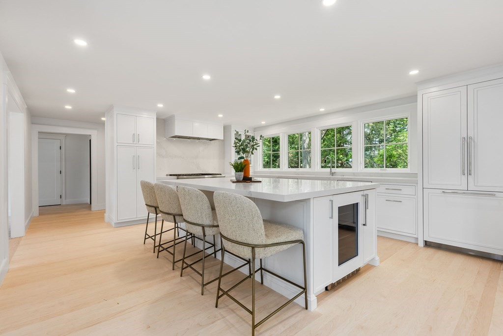 25 Cliff Road Weston, MA 02493 - Photo 7 of 37