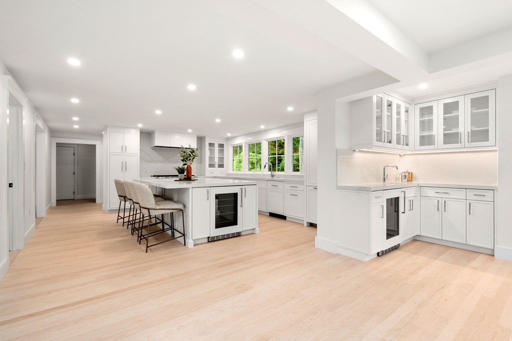 25 Cliff Road Weston, MA 02493 - Photo 8 of 37