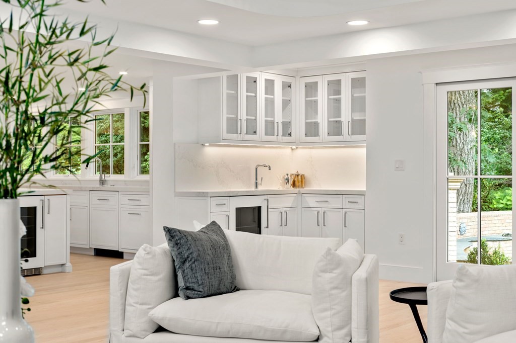 25 Cliff Road Weston, MA 02493 - Photo 9 of 37