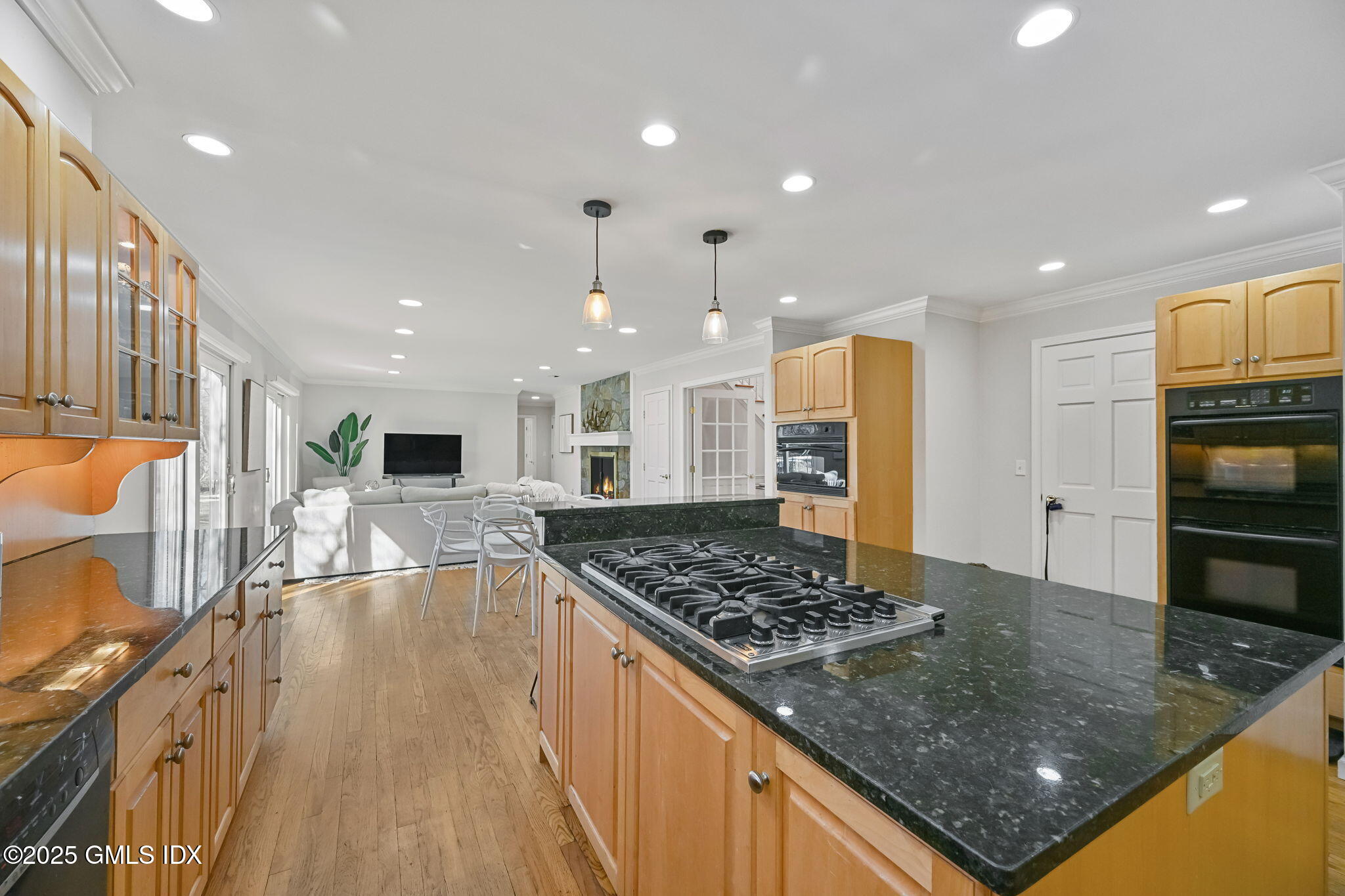 7 Roberta Lane Greenwich, CT 06830 - Photo 12 of 56 30-web-or-mls-7-roberta-ln