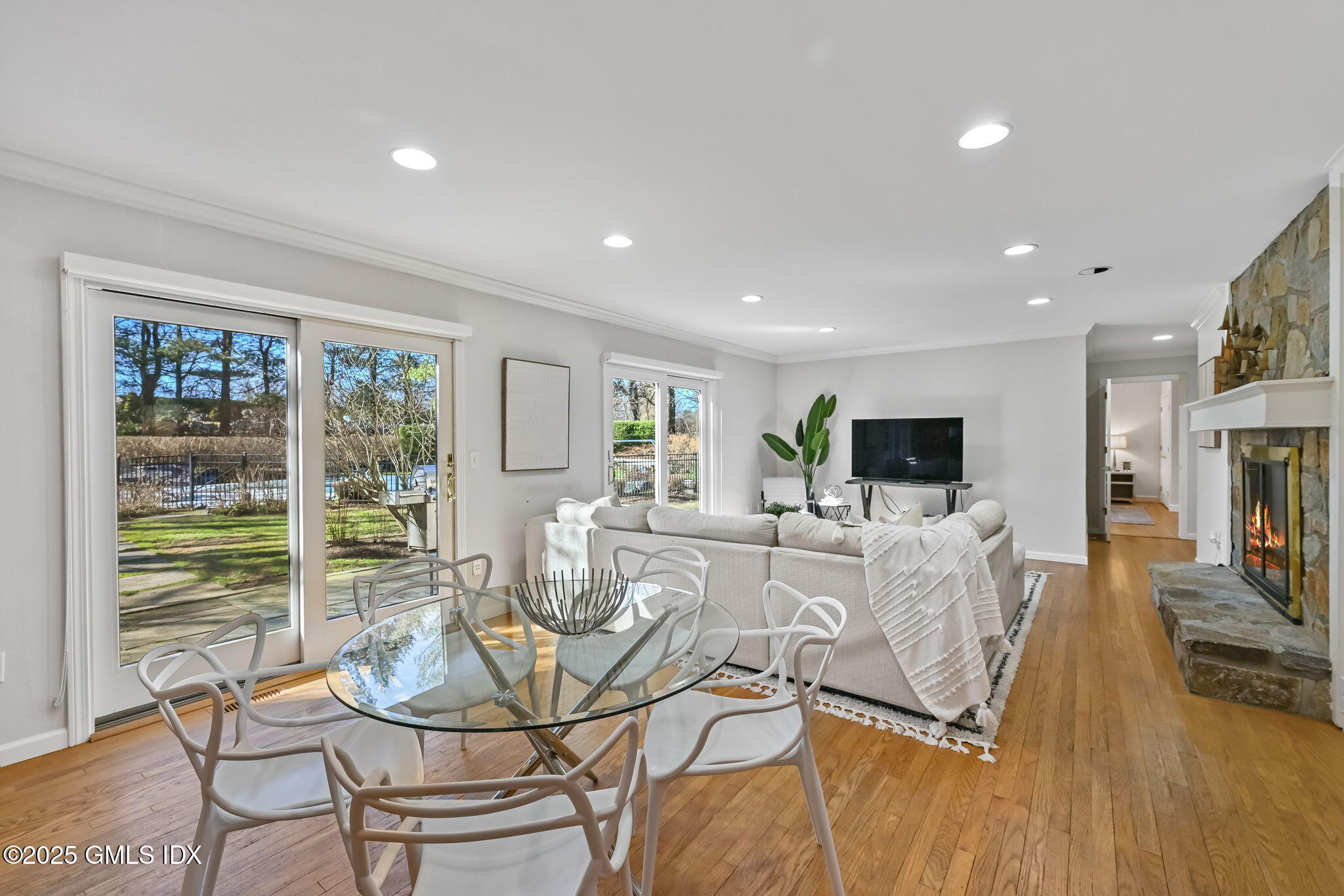 7 Roberta Lane Greenwich, CT 06830 - Photo 15 of 56 26-web-or-mls-7-roberta-ln