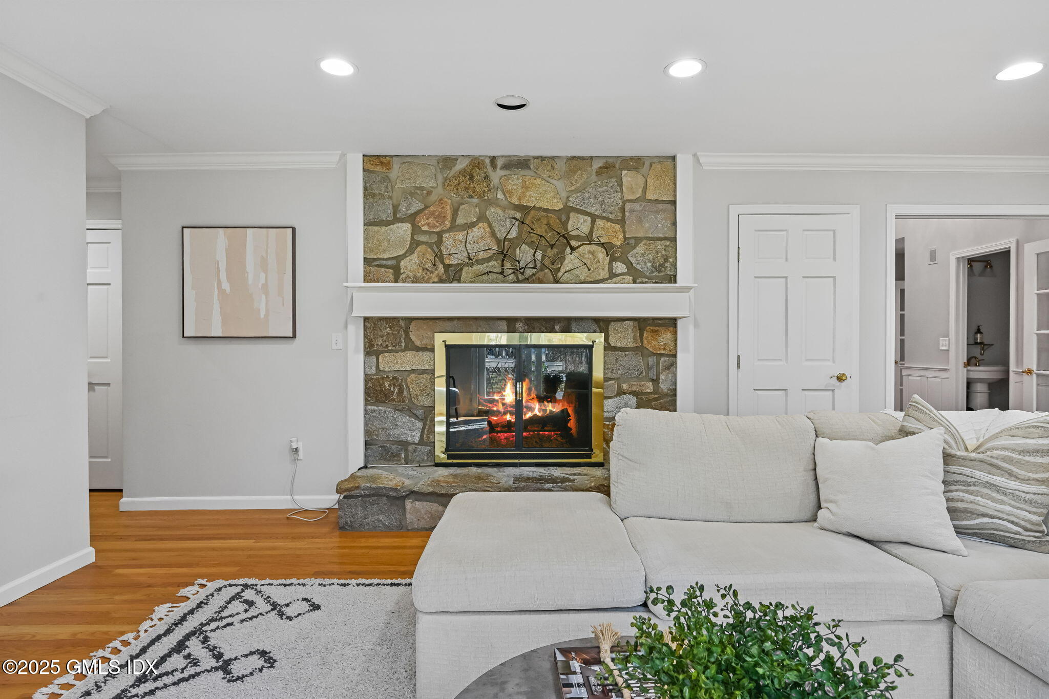 7 Roberta Lane Greenwich, CT 06830 - Photo 19 of 56 21-web-or-mls-7-roberta-ln