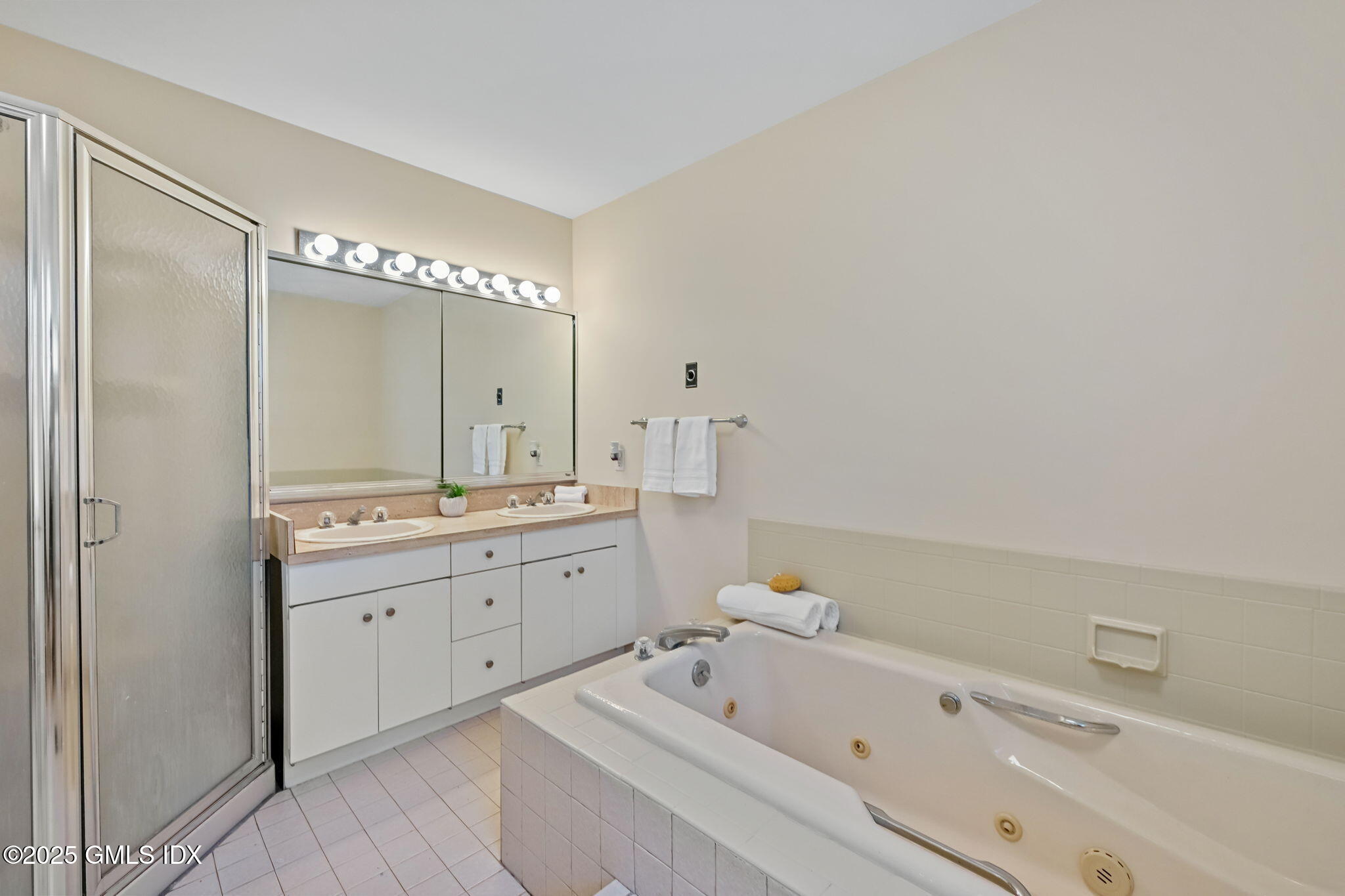 7 Roberta Lane Greenwich, CT 06830 - Photo 29 of 56 18-web-or-mls-7-roberta-ln