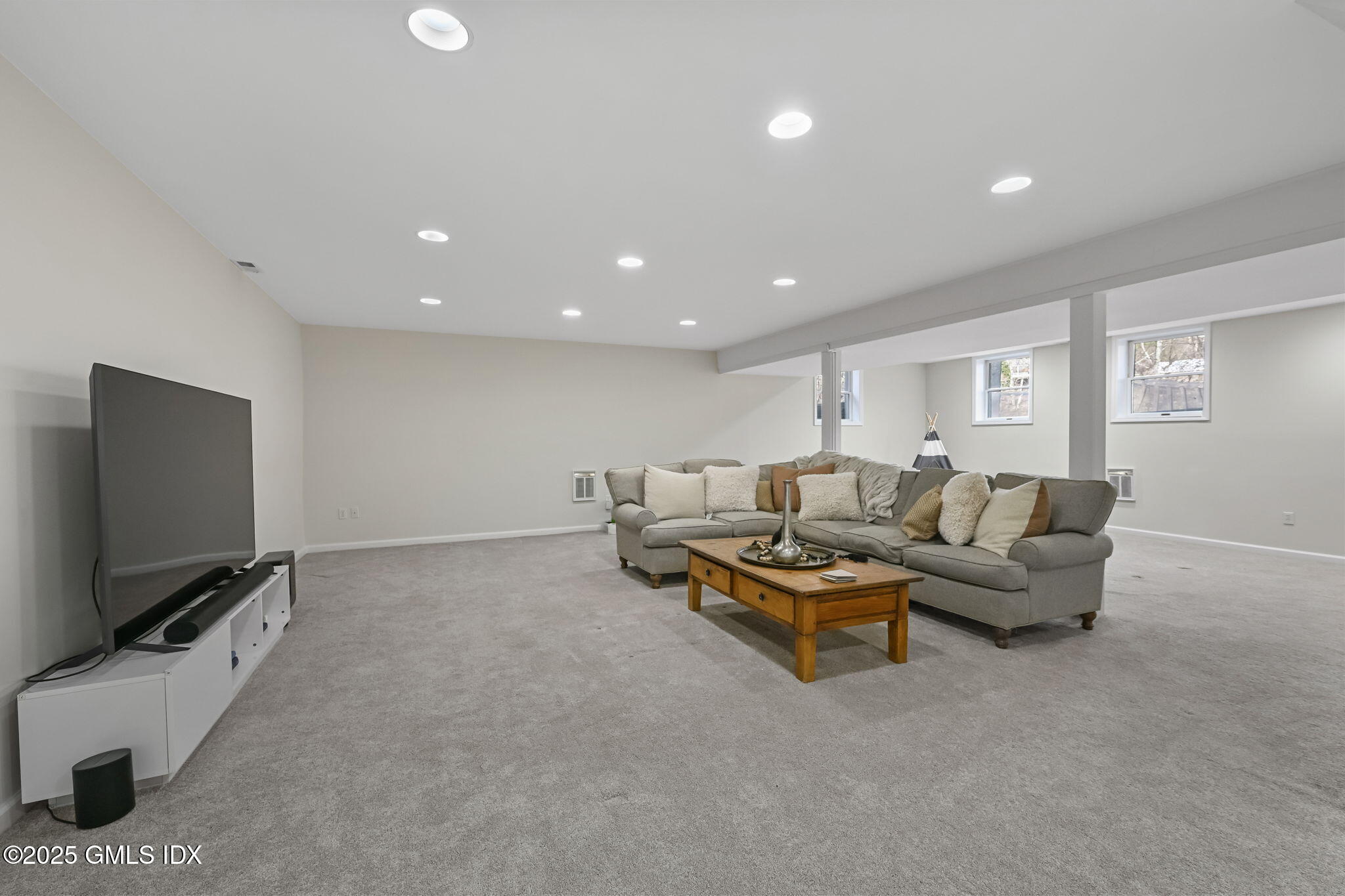 7 Roberta Lane Greenwich, CT 06830 - Photo 43 of 56 51-web-or-mls-7-roberta-ln