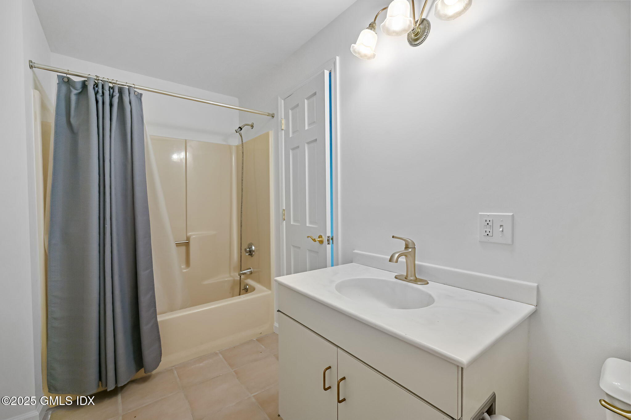 7 Roberta Lane Greenwich, CT 06830 - Photo 45 of 56 52-web-or-mls-7-roberta-ln