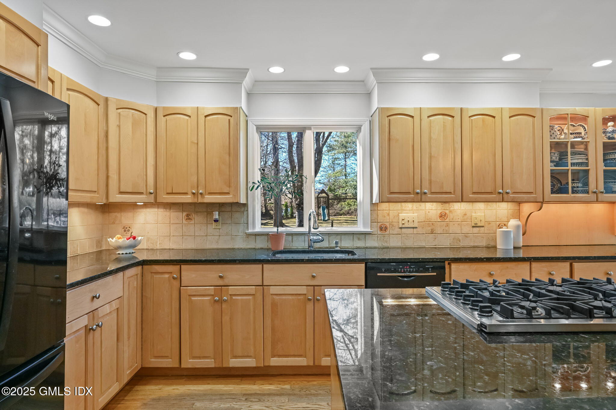 7 Roberta Lane Greenwich, CT 06830 - Photo 9 of 56 29-web-or-mls-7-roberta-ln