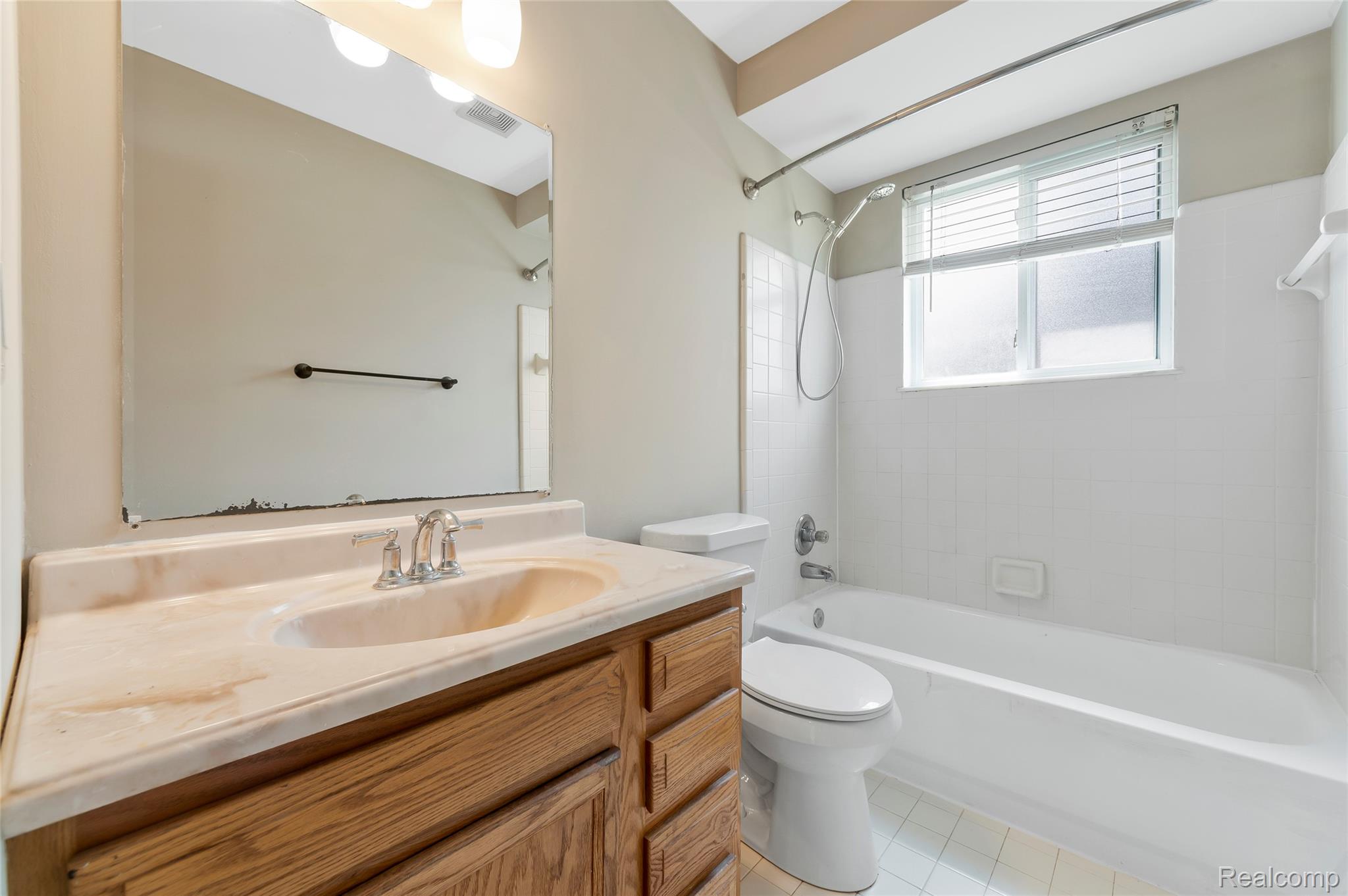 17245 Martin Road Roseville, MI 48066 - Photo 14 of 30 Bathroom