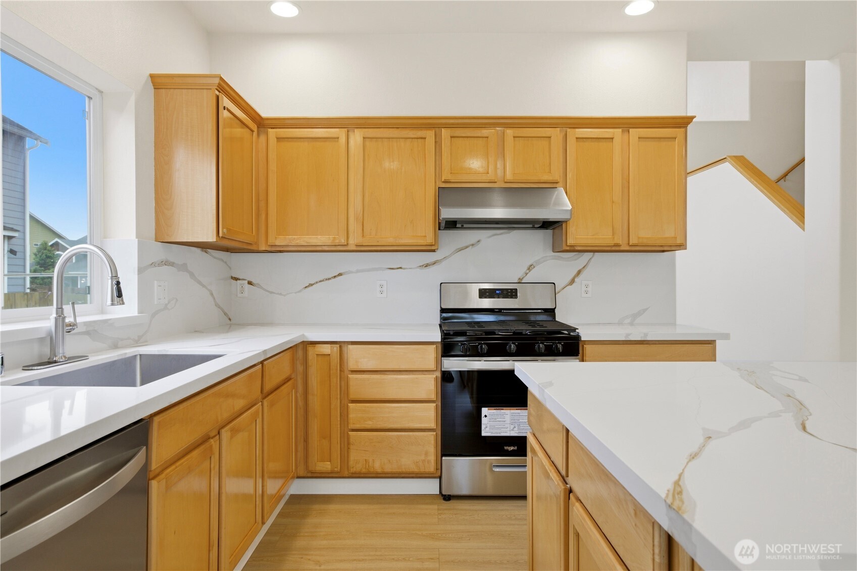 460 Ilwaco Avenue Northeast Renton, WA 98059 - Photo 5 of 16