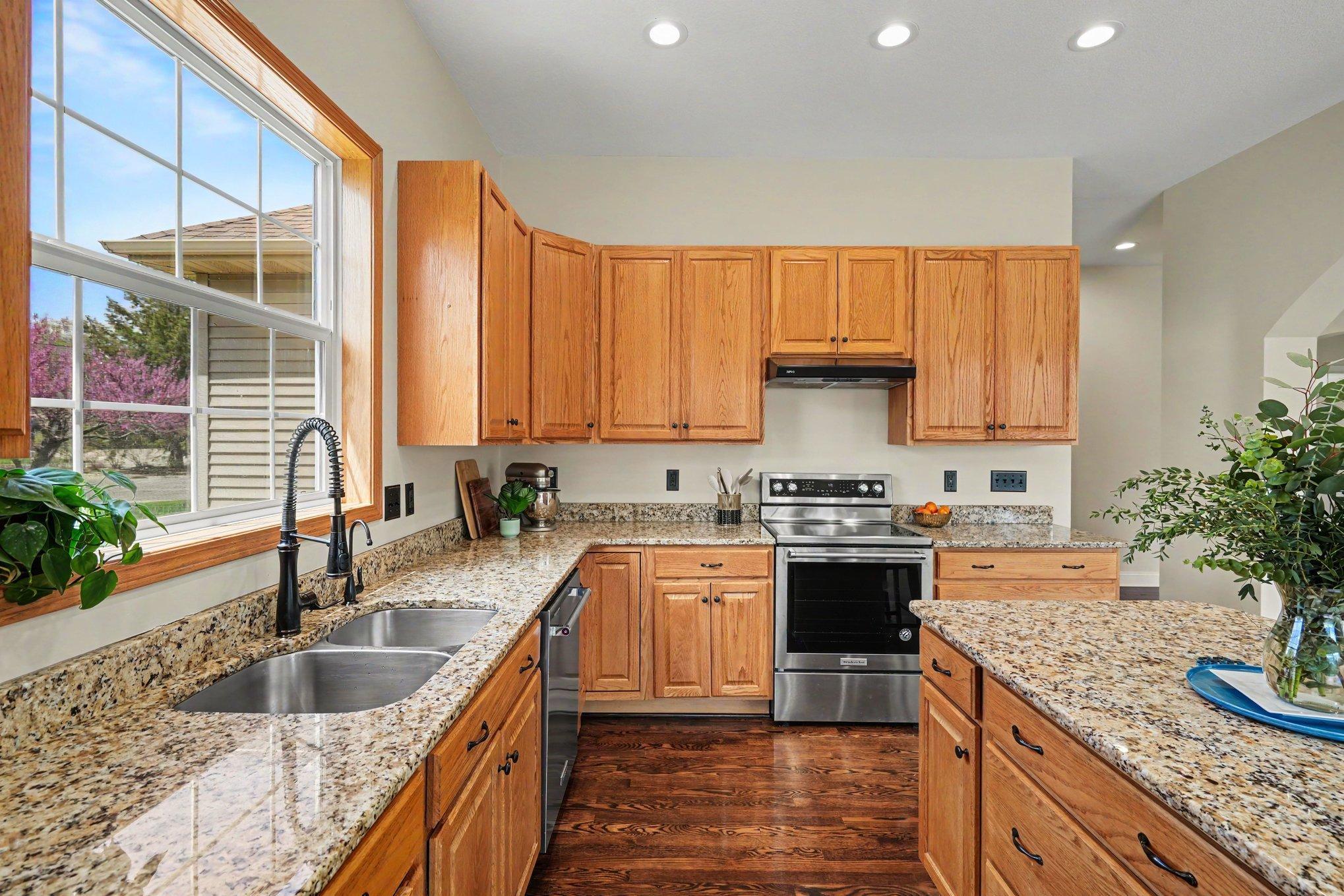 6094 Summit Curve South Cottage Grove, MN 55016 - Photo 15 of 60