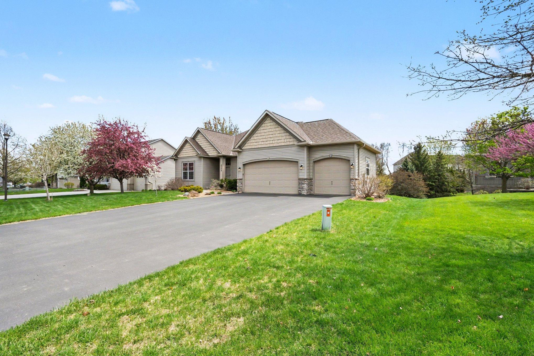 6094 Summit Curve South Cottage Grove, MN 55016 - Photo 2 of 60