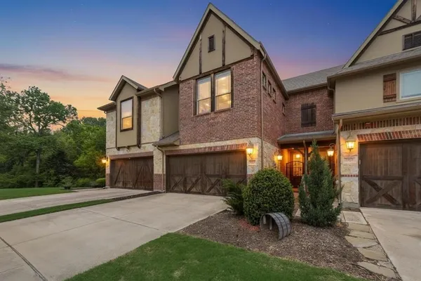 $2,750 | 1003 Brook Hollow Drive, Euless, TX 76039