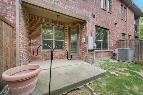 $2,750 | 1003 Brook Hollow Drive, Euless, TX 76039