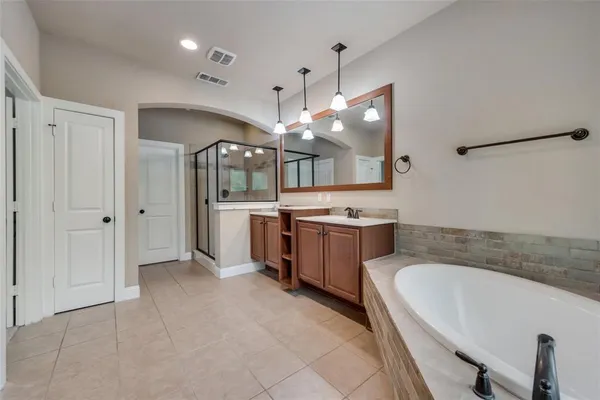 $2,750 | 1003 Brook Hollow Drive, Euless, TX 76039