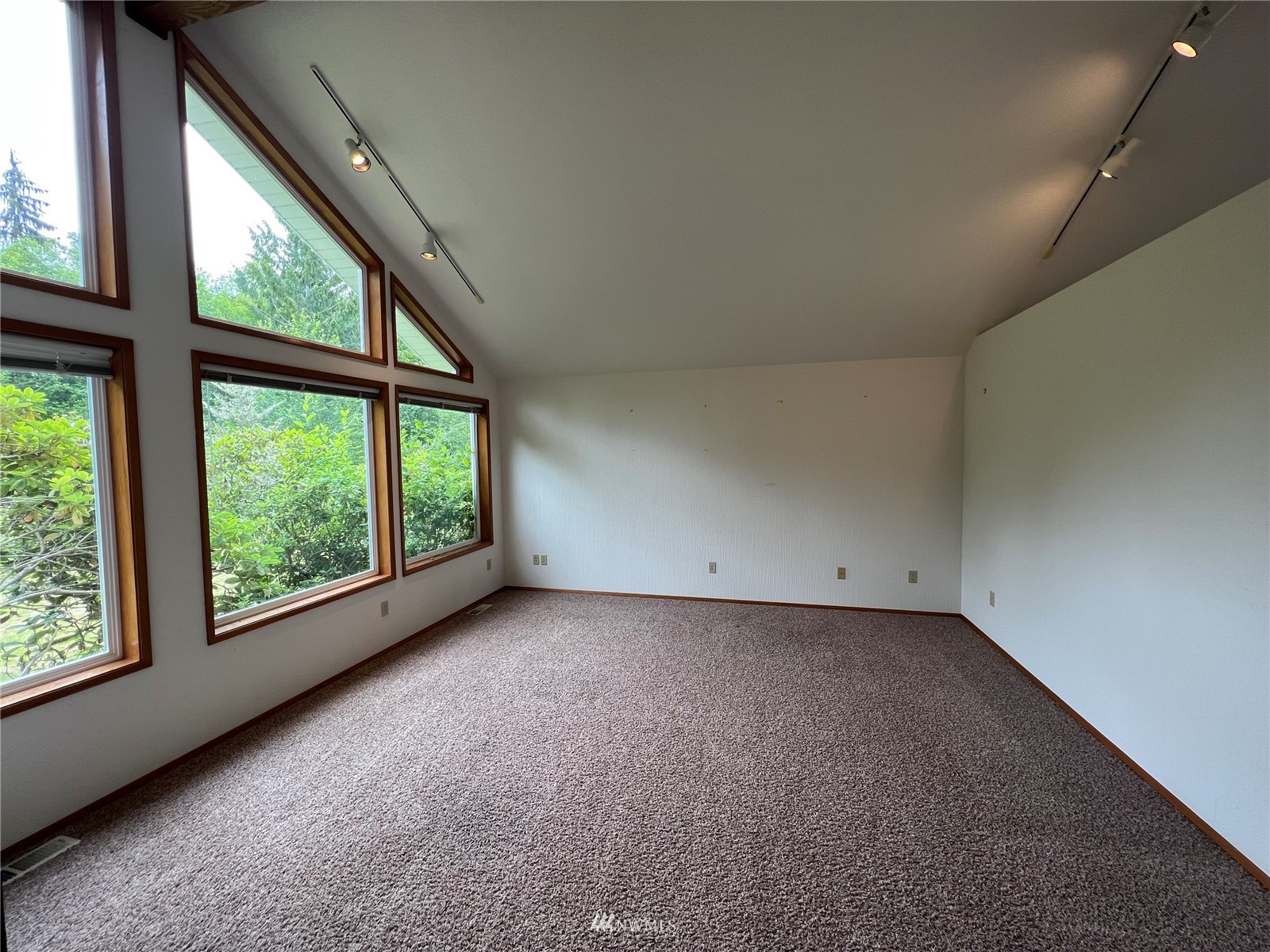 293 Vert Road Port Angeles, WA 98363 - Photo 4 of 36 Gallery Image 4