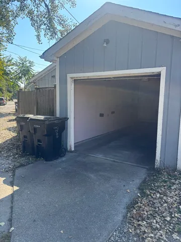 $1,500 | 8028 South Kingston Avenue, Chicago, IL 60617