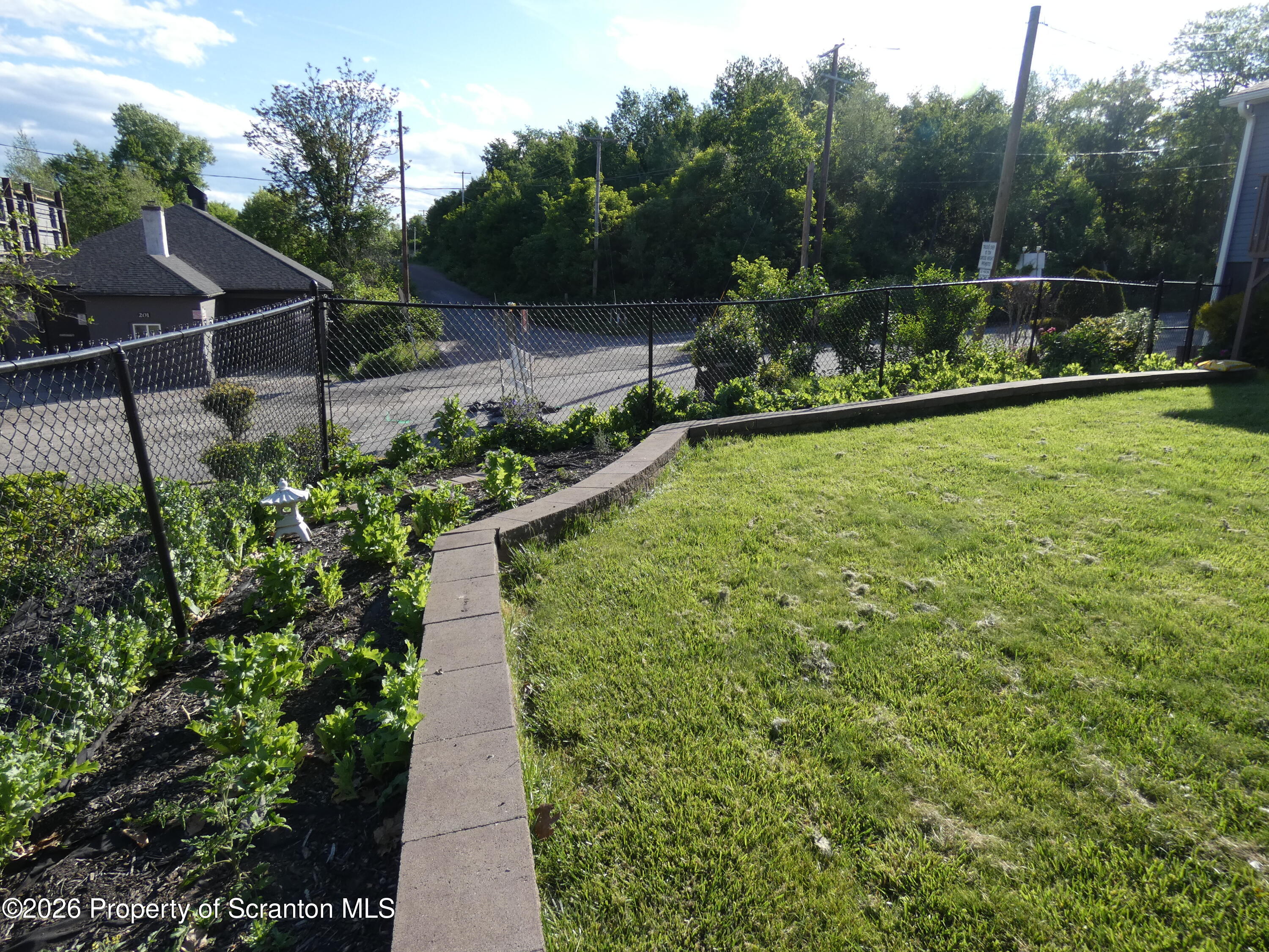 607 3rd Avenue, Unit LOWER LEVEL) Scranton, PA 18505 - Photo 42 of 45 P1040274
