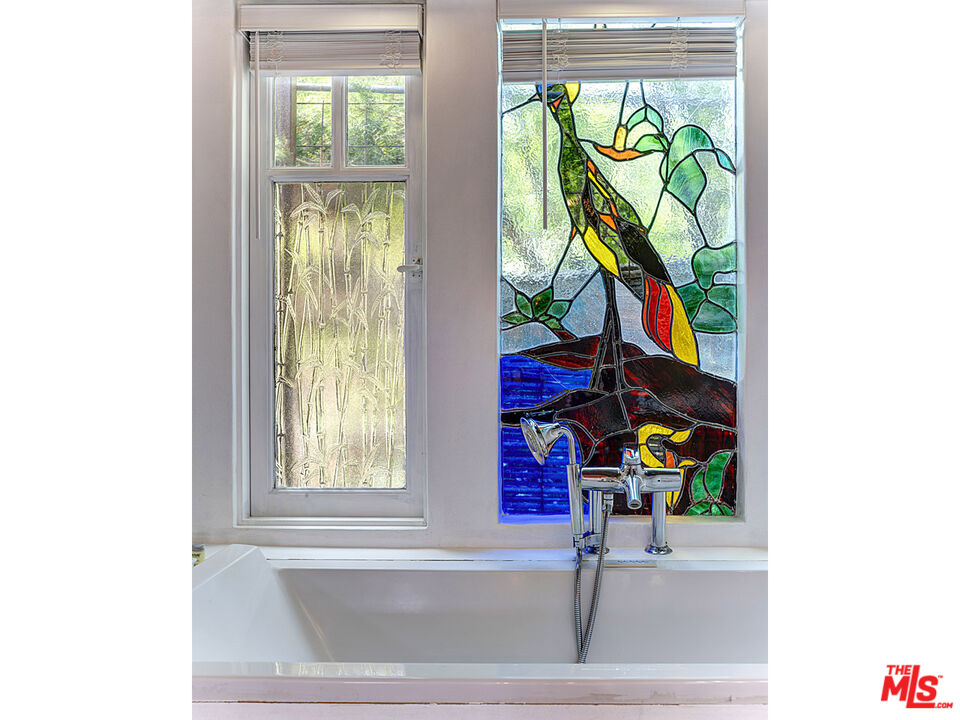 111 Dudley Avenue Venice, CA 90291 - Photo 21 of 33 a utility room with painting and a window