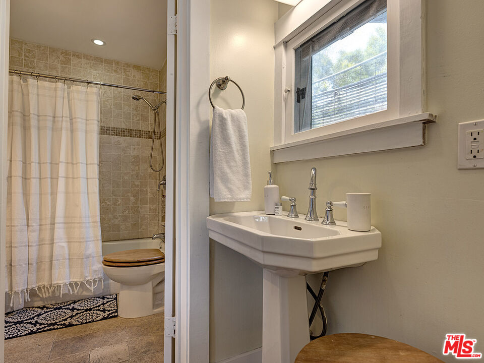 111 Dudley Avenue Venice, CA 90291 - Photo 25 of 33 a bathroom with a sink a toilet and shower