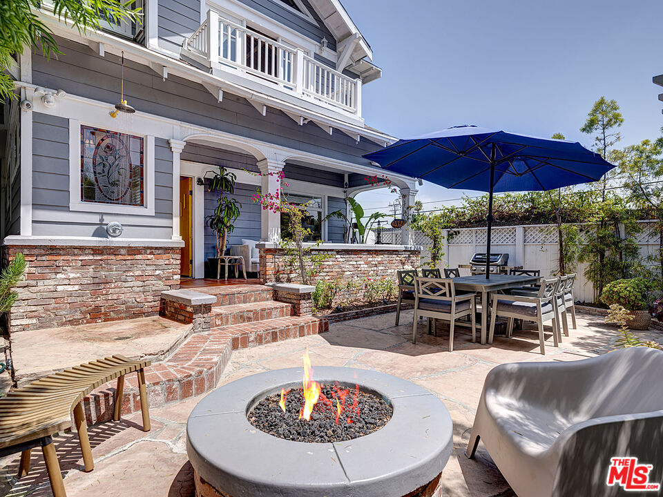111 Dudley Avenue Venice, CA 90291 - Photo 3 of 33 an outdoor space with seating area