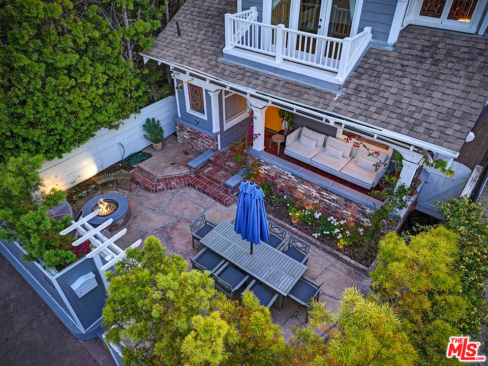 111 Dudley Avenue Venice, CA 90291 - Photo 33 of 33 aerial view of a house with a garden