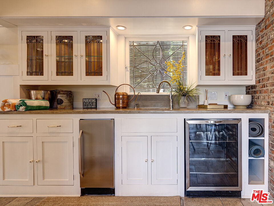 111 Dudley Avenue Venice, CA 90291 - Photo 10 of 33 a kitchen with a sink and cabinets