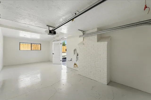 a view of a big room with a garage