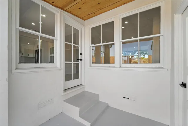 a view of an entryway of the house